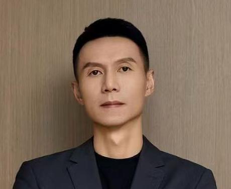 施观东 商务总监照片